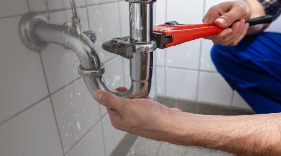 Expert burst pipe repair services in Earle, AR